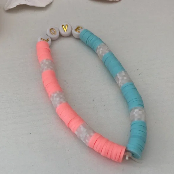 Pretty Women’s Beaded Bracelet Love - Picture 3 of 5